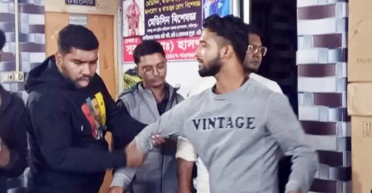 ক্যানসারের অস্ত্রোপচার করলেন ওটি বয়, কেটে ফেলতে হলো সংক্রমিত অঙ্গ