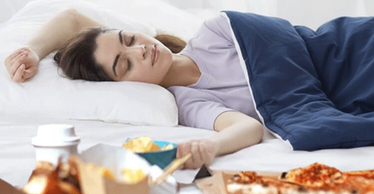 খেয়ে উঠেই শুয়ে পড়ার অভ্যাসে শরীরে কী হয় জানেন?