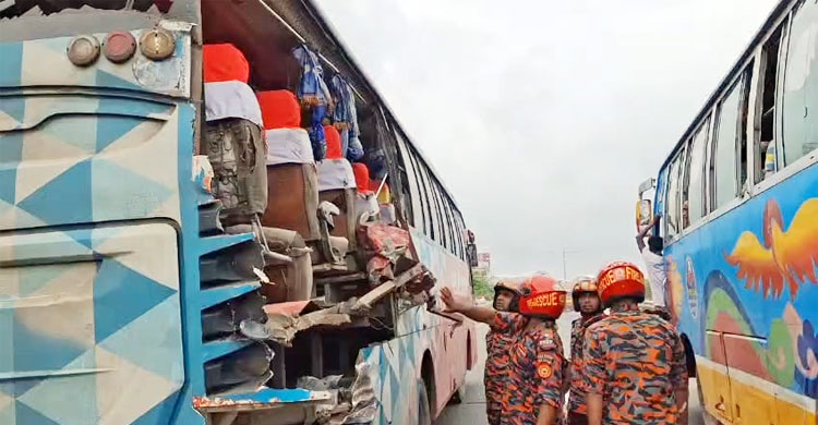 এক্সপ্রেসওয়েতে থেমে থাকা বাসে অন্য বাসের ধাক্কায় হেলপার নিহত