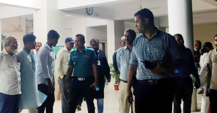 ৯ ঘণ্টা অবরুদ্ধের পর মাইলস্টোন ছাড়লেন দুই উপদেষ্টা-প্রেস সচিব