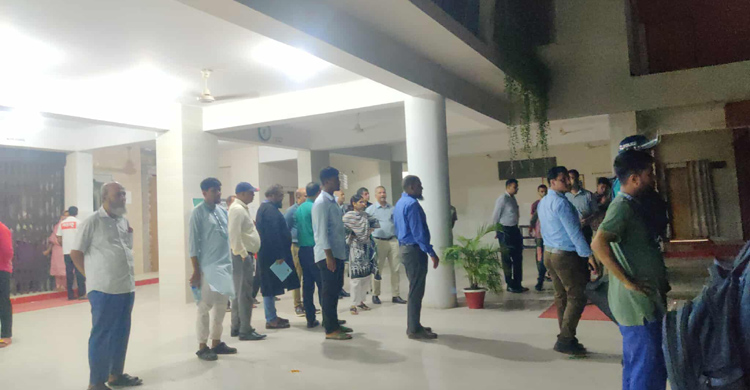 ৯ ঘণ্টা অবরুদ্ধের পর মাইলস্টোন ছাড়লেন দুই উপদেষ্টা-প্রেস সচিব