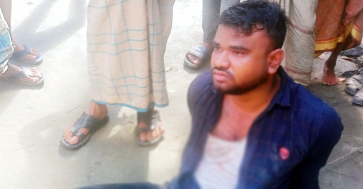 ছাত্রীর মায়ের সঙ্গে প্রেম, পরে নগ্ন ভিডিও ধারণ করে চাঁদা দাবি