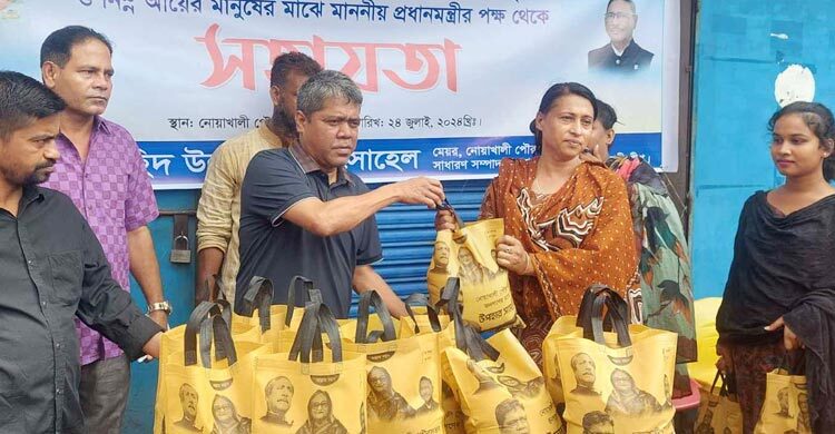 প্রধানমন্ত্রীর পক্ষে ৬৫০ অসহায়কে সহায়তা দিলেন পৌর মেয়র