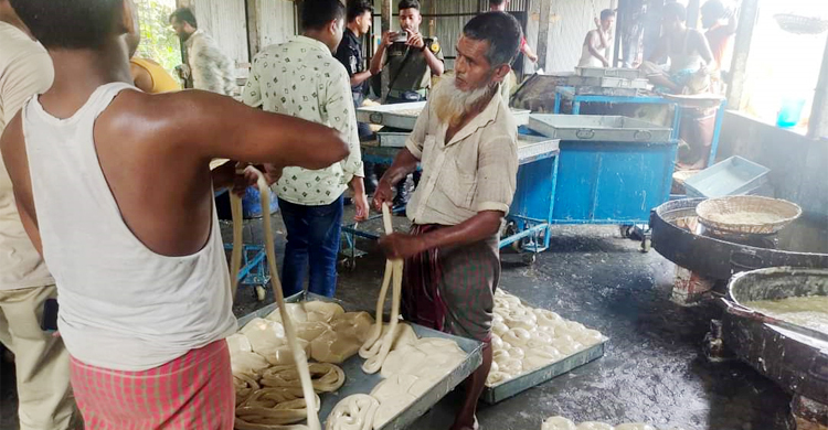 ব্র্যান্ডের মোড়কে নকল সেমাই, জরিমানা সাড়ে ৪ লাখ