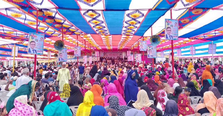 নোয়াখালীতে আওয়ামী লীগের কর্মিসভায় মানুষের ঢল