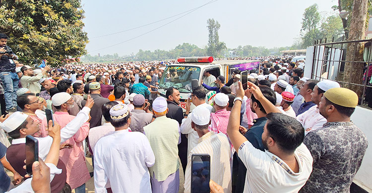 এমপি ফারুকের সহধর্মিণী কানিজ ফাতেমার জানাজায় মানুষের ঢল