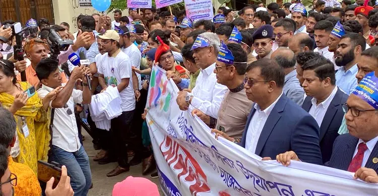 খালেদা জিয়ার স্মৃতির প্রতি শ্রদ্ধা জানাতে নোয়াখালীতে শিক্ষামন্ত্রী