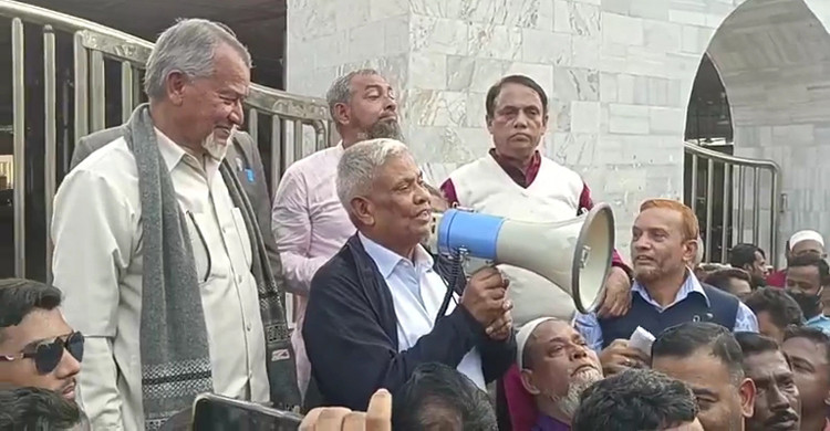 ‘কান পরিষ্কার রাখুন, যে কোনো সময় সরকারের পতনের খবর পাবেন’