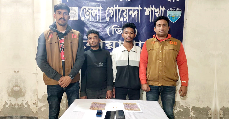 আপত্তিকর ভিডিও ধারণ করে চাঁদাবাজি, আটক ২