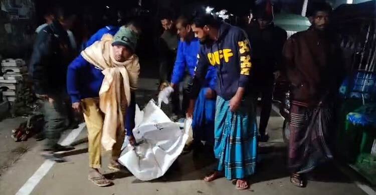 নোয়াখালীতে ডাকাতি মামলার আসামিকে পিটিয়ে হত্যার পর মিষ্টি বিতরণ