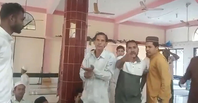 সৎ-যোগ্য নেতাকে ভোট দিতে বলায় খতিবকে মারতে গেলেন মুসল্লিরা