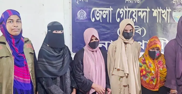 আবাসিক হোটেল থেকে ১৪ তরুণ-তরুণী আটক