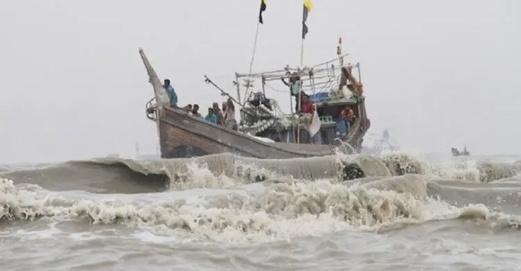 হাতিয়ায় তিন ট্রলারডুবি, ৪৮ জেলে জীবিত উদ্ধার