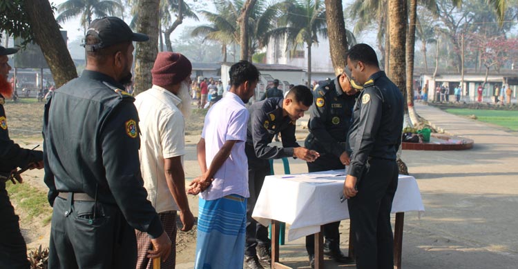 নোয়াখালী কারাগারে পোস্টাল ব্যালটে ভোট দিলেন ৩৫ বন্দি