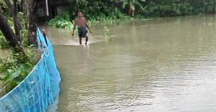 হাতিয়ায় নিম্নাঞ্চল প্লাবিত, লক্ষাধিক মানুষ পানিবন্দি