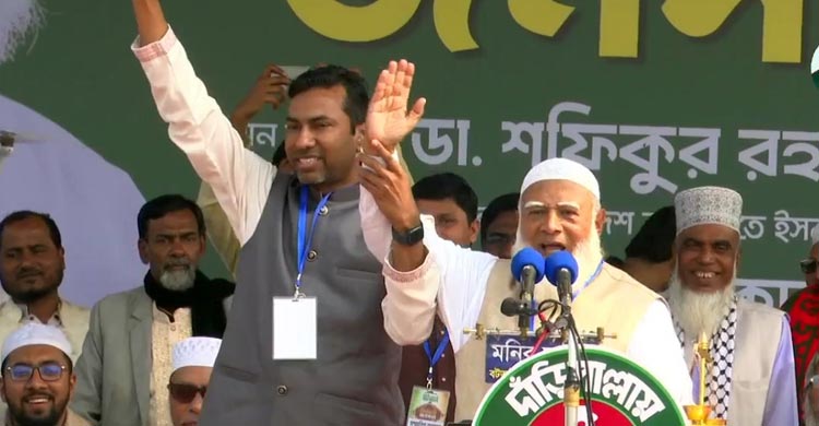 নিজের হাতকে শাপলা কলি বানালেন জামায়াত আমির