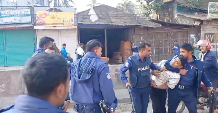 পুলিশের বাধায় মিছিল পণ্ড, আটক ৩