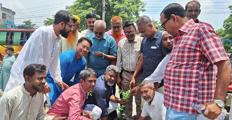 নওগাঁয় শ্রাবণে ২৫ হাজার গাছ লাগাবে কৃষকদল: ফজলে হুদা