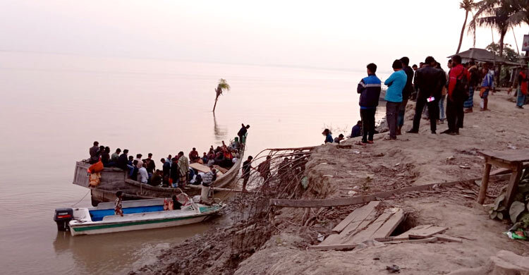 খেয়াঘাটের টাকা লুটের অভিযোগ জামায়াত কর্মীদের বিরুদ্ধে