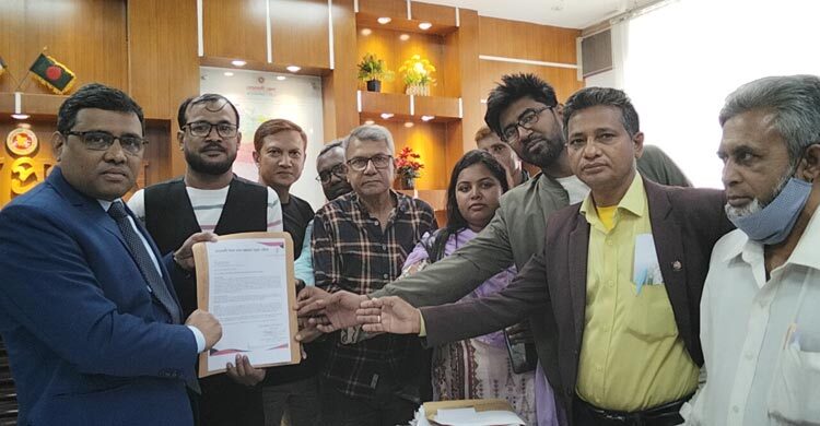 নোয়াখালীতে বিমানবন্দরের দাবিতে প্রধান উপদেষ্টাকে স্মারকলিপি