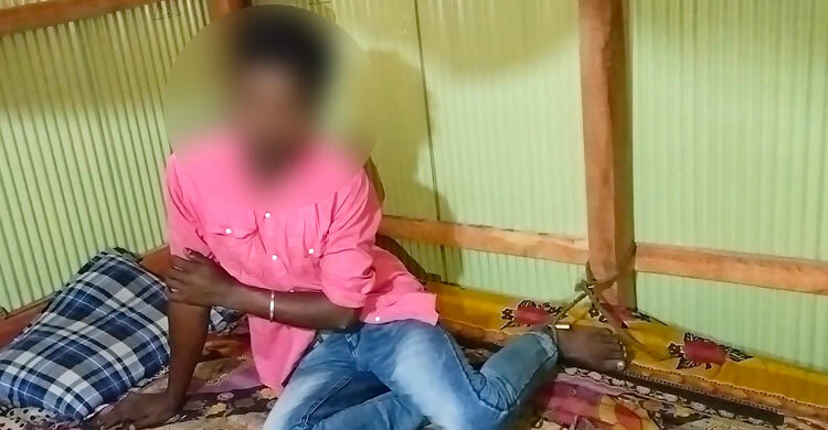 দ্বিতীয় বিয়ে করায় প্রথম স্ত্রীর বাড়িতে শিকলবন্দি যুবক