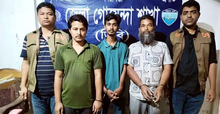 নোয়াখালীতে মজুত ১২০০ লিটার পেট্রোল জব্দ, গ্রেফতার ৩