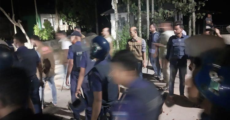 মাইকে ঘোষণা দিয়ে ছাত্রদল নেতাকর্মীদের ওপর আ’লীগের হামলা, আহত ৬