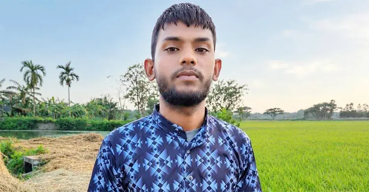 রিকশার হ্যান্ডেল ছেড়ে এখন নোবিপ্রবির শ্রেণিকক্ষে কাউসার