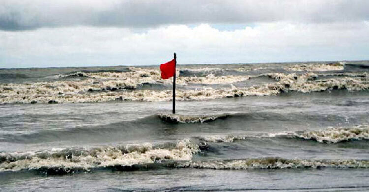 ৪ অঞ্চলের নদী বন্দরে সতর্কতা সংকেত