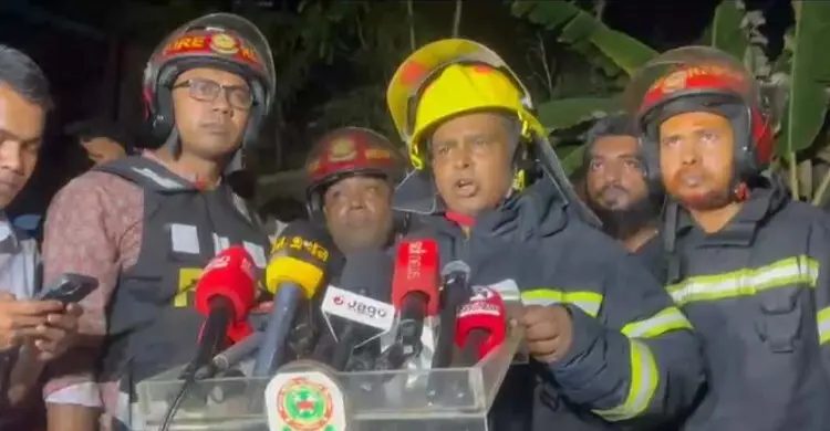 বৈদ্যুতিক ত্রুটি সারিয়ে সংযোগ দিতেই আগুন, হাসপাতালে ফায়ার ফাইটার