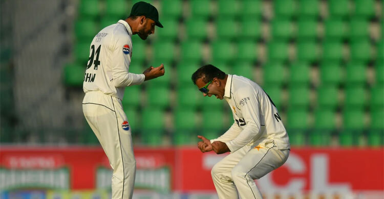 নোমানের ঘূর্ণিতে লাহোরে জয় দেখছে পাকিস্তান