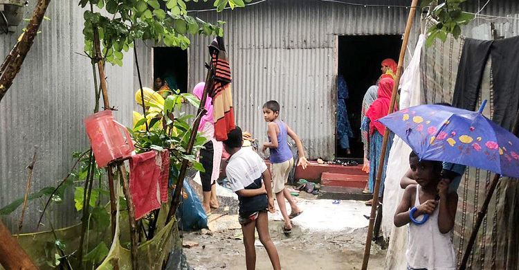 গ্যাস লাইনের লিকেজের আগুনে প্রাণে গেলো মায়ের, দগ্ধ দুই সন্তান