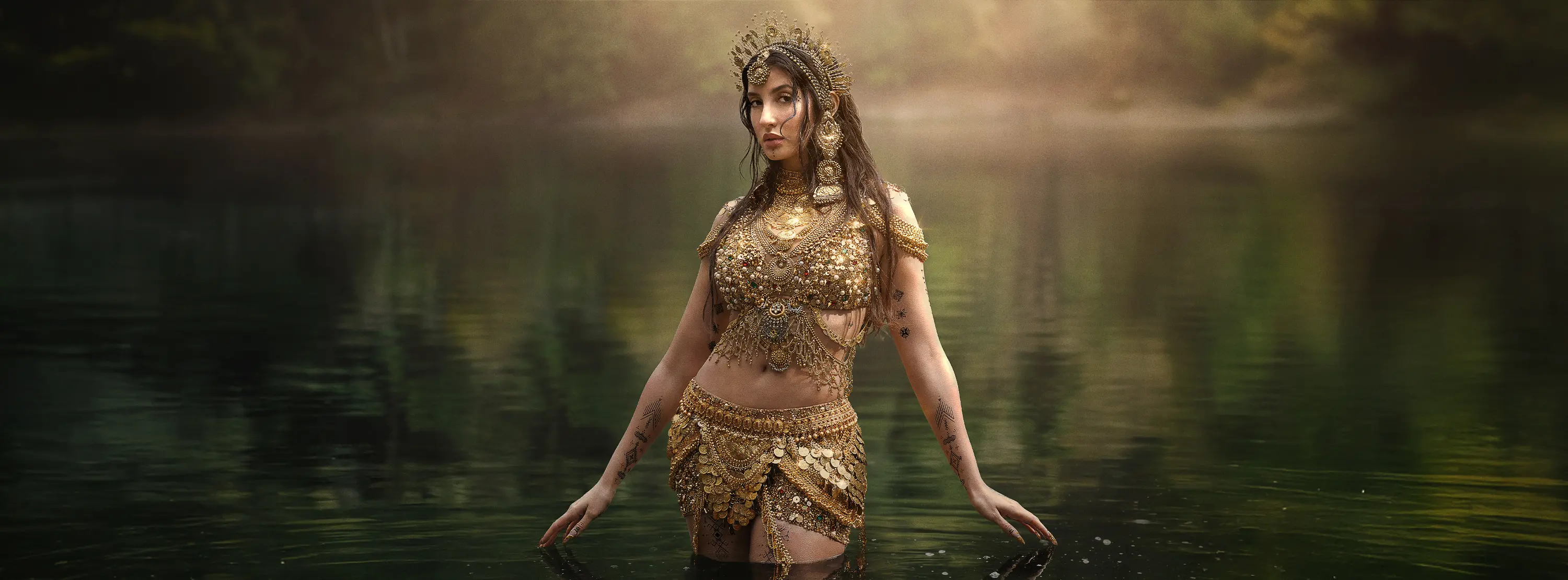 সোনায় মোড়ানো লুকে ভাইরাল নোরা ফাতেহি