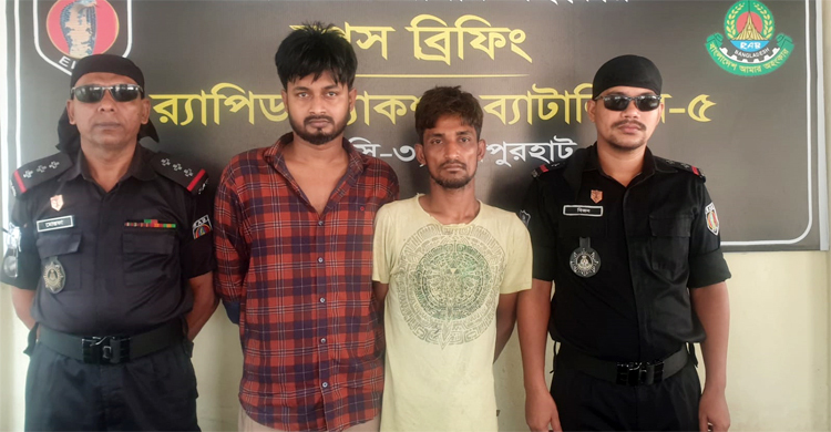 জাল নোট কৌশলে ব্যাংকের বান্ডিলে ঢুকিয়ে দিতেন তারা