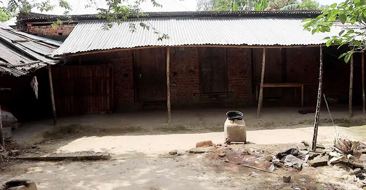 মা কবরে বাবা কারাগারে: দরিদ্র নানা-নানির কাঁধের বোঝা ৬ শিশু