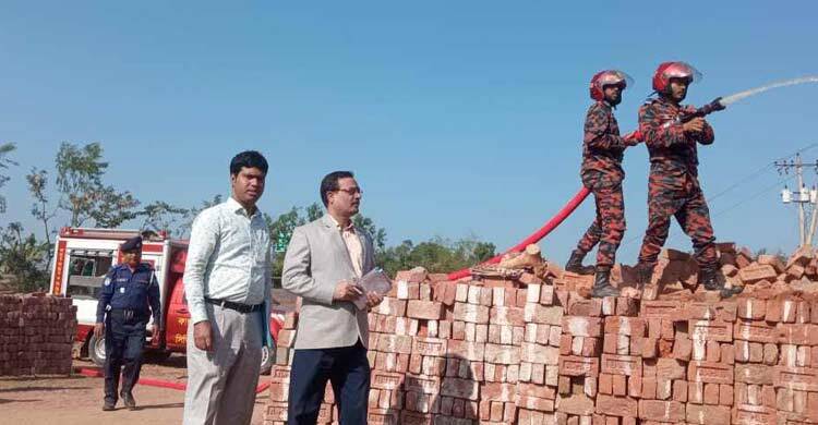 নওগাঁয় ছয় অবৈধ ইটভাটাকে ১০ লাখ টাকা জরিমানা