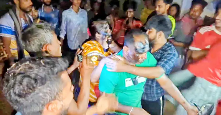 স্ত্রী রেখে শ্যালিকাকে বিয়ে করা টিকটকারকে চুন-কালি মাখিয়ে গ্রামছাড়া