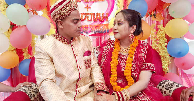নওগাঁয় এসে প্রেমিককে বিয়ে করলেন মালয়েশিয়ান তরুণী