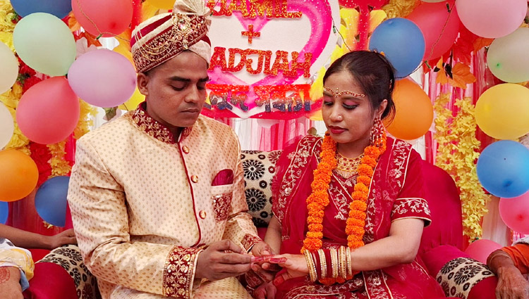 নওগাঁয় এসে প্রেমিককে বিয়ে করলেন মালয়েশিয়ান তরুণী