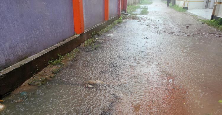 চুয়াডাঙ্গা পৌরসভায় বেহাল ড্রেন-সড়কে জলদুর্ভোগ