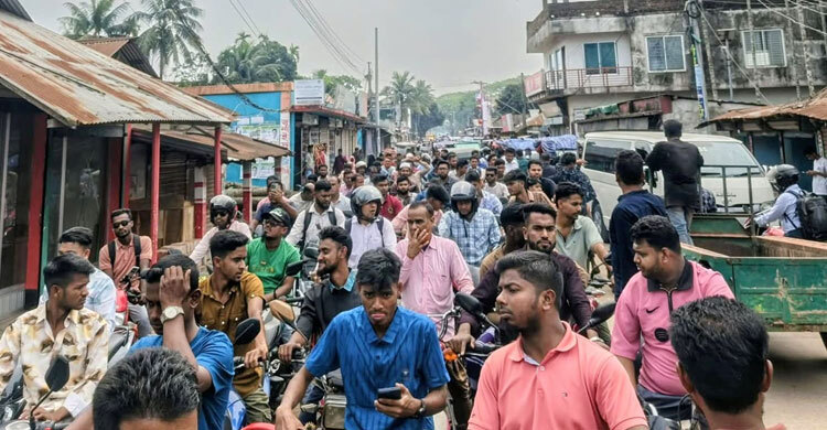 নেত্রকোনায় ১৮ পাম্পে নেই অকটেন-পেট্রোল