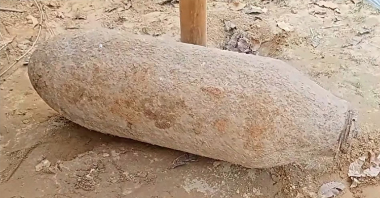 এক দশক ধরে ‘বোমার’ ওপর চলছিল কাপড় ধোয়া