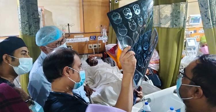 নুরকে দেখতে হাসপাতালে প্রধান উপদেষ্টার বিশেষ সহকারী