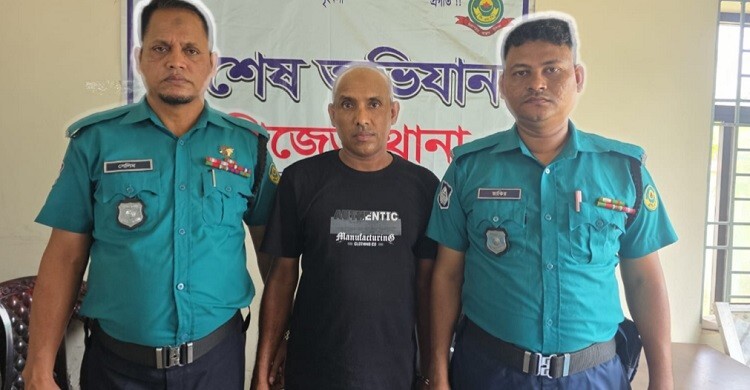 চট্টগ্রামে ১৪ মামলার আসামি ‘হামকা নুর আলম’ গ্রেফতার