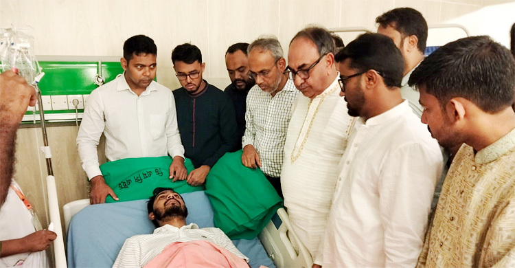 নুরের শারীরিক অবস্থার খোঁজ নিতে ঢামেকে মির্জা আব্বাস