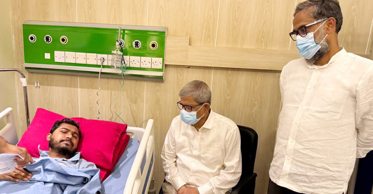 নুরকে দেখতে হাসপাতালে মির্জা ফখরুল