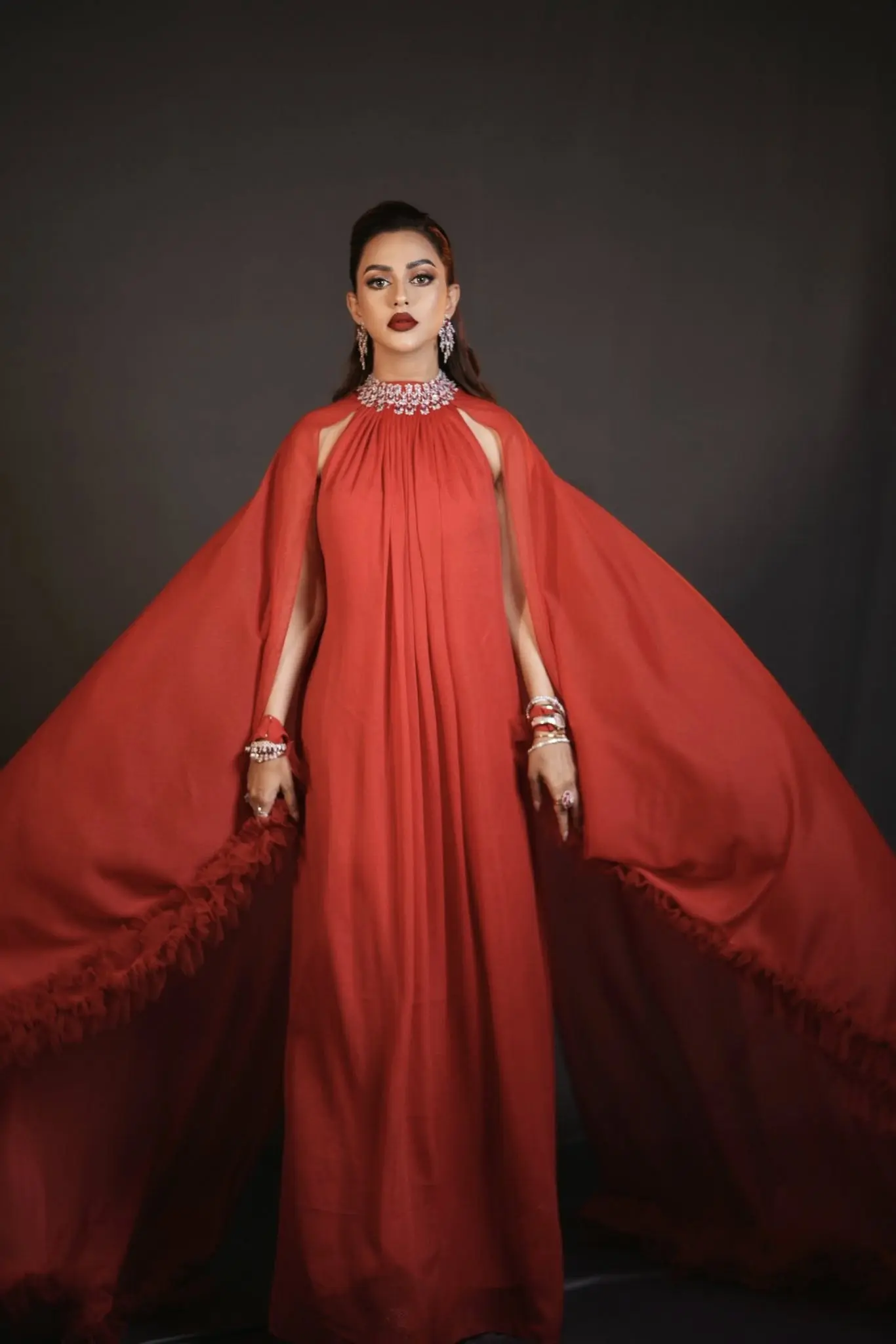 &lsquo;বার্নিং রেড&rsquo; লুকে তাক লাগালেন নুসরাত ফারিয়া