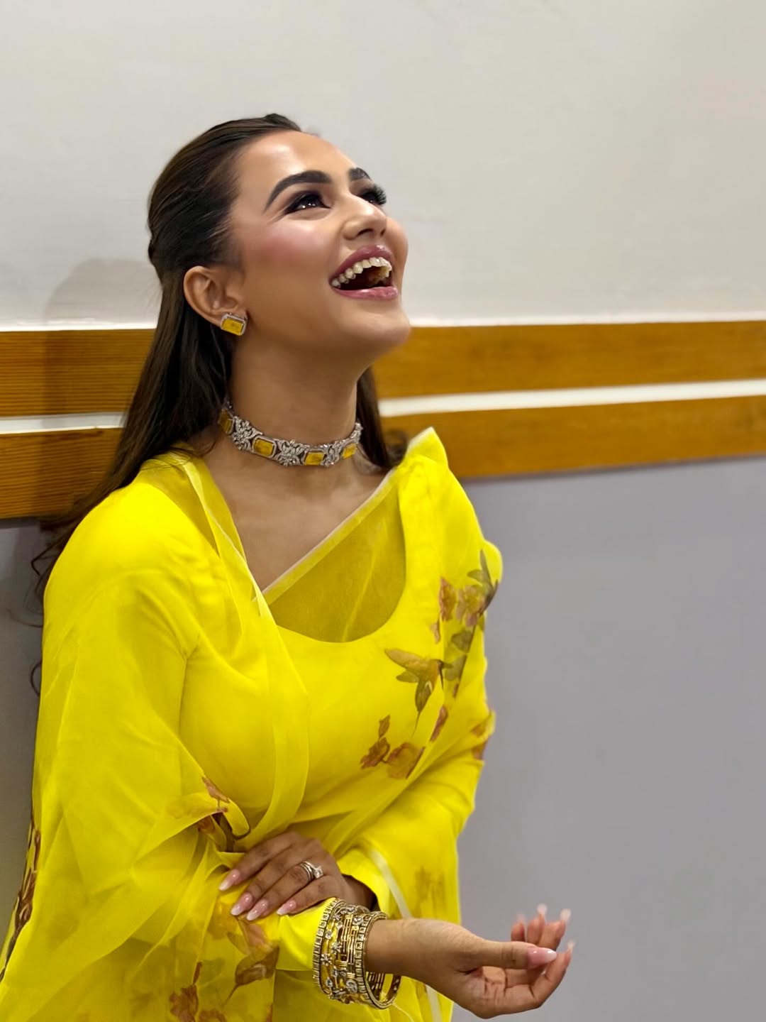 হলুদের মোহনায় নুসরাতের বসন্তবন্দনা