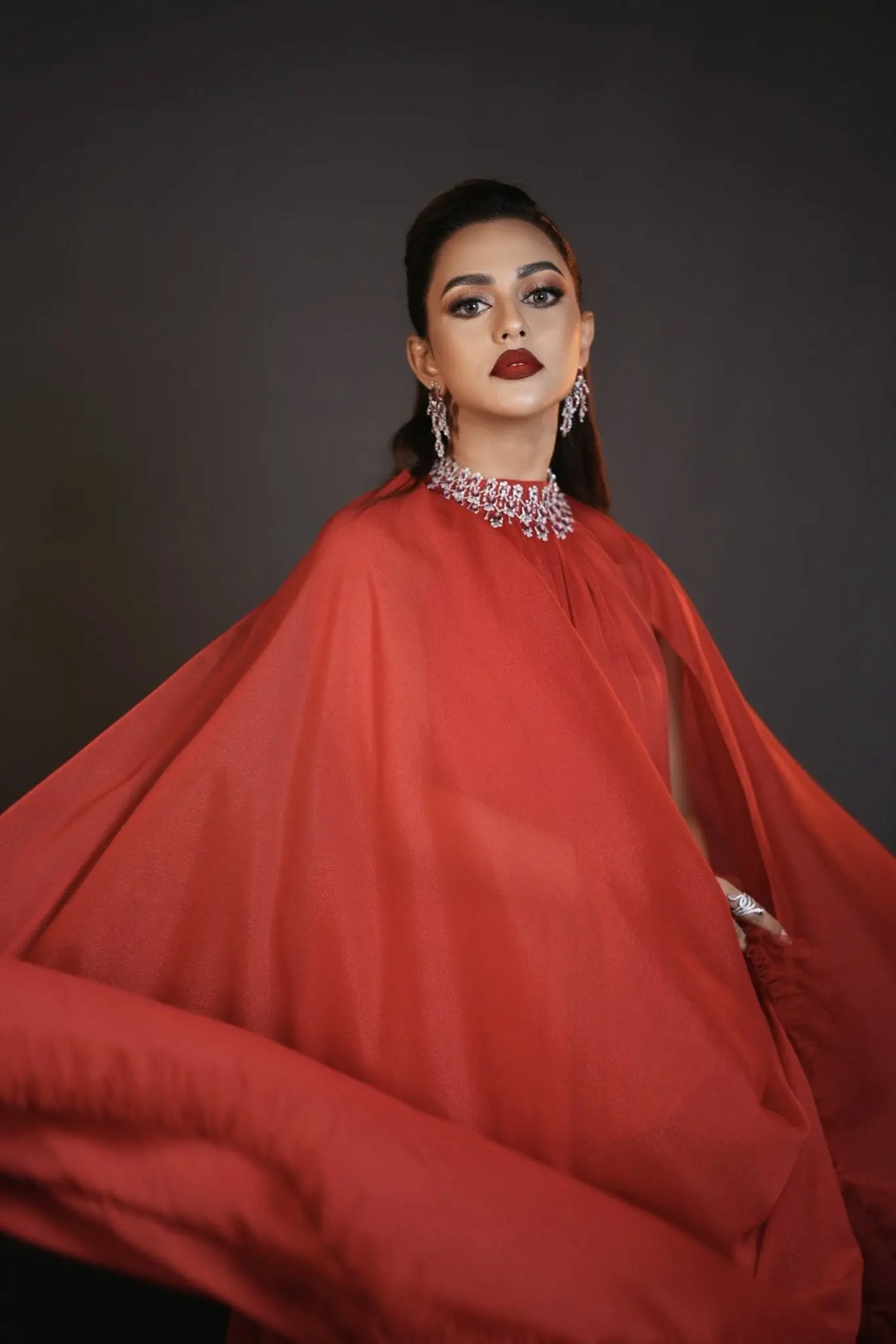 &lsquo;বার্নিং রেড&rsquo; লুকে তাক লাগালেন নুসরাত ফারিয়া