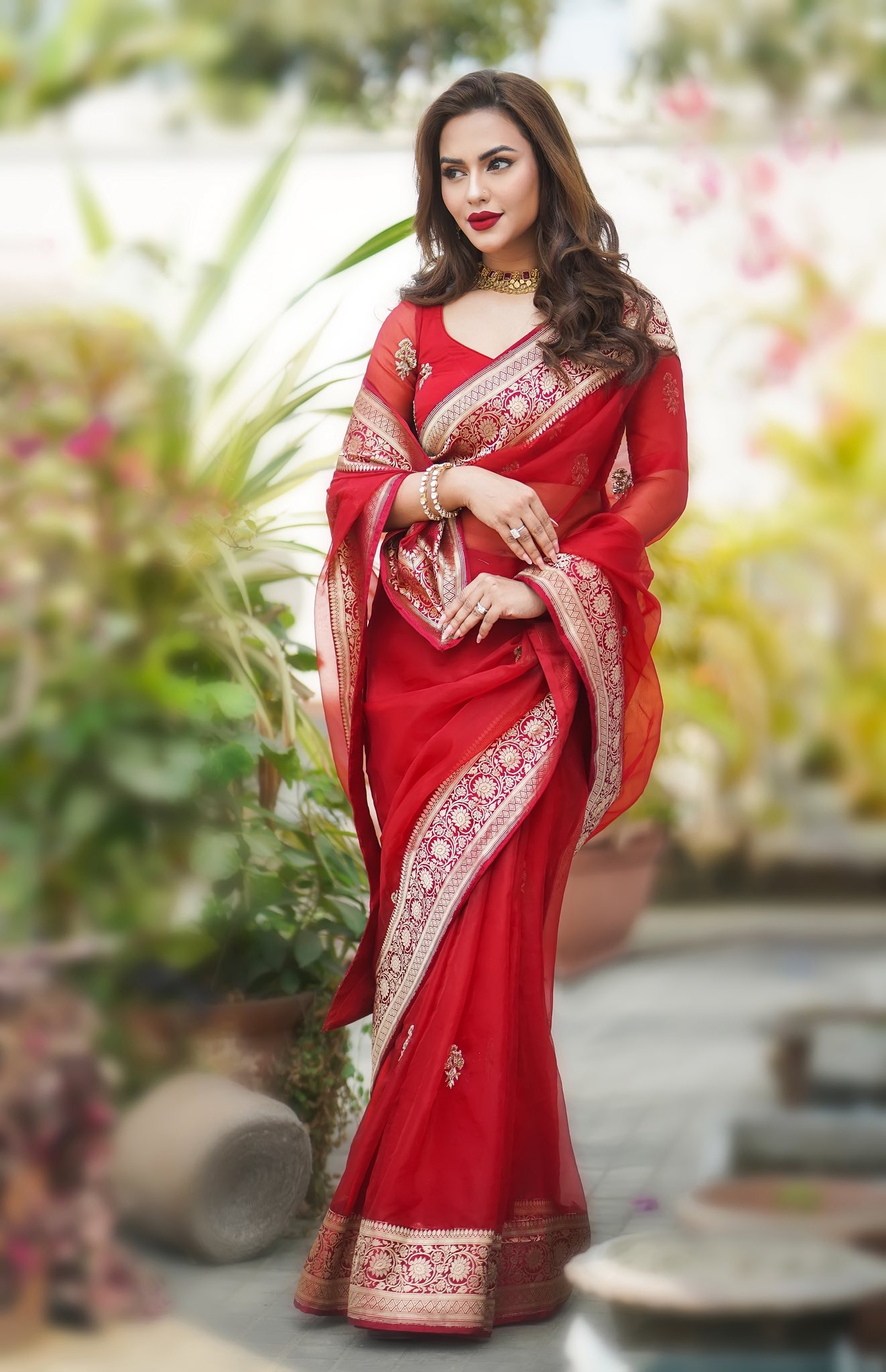 সিঁদুরলাল সাজে গ্ল্যামারাস নুসরাত ফারিয়া